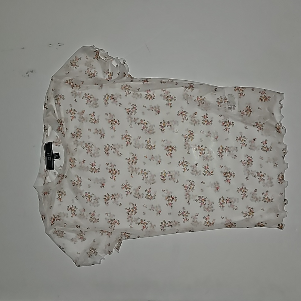 Vibe Juniors shirt size medium